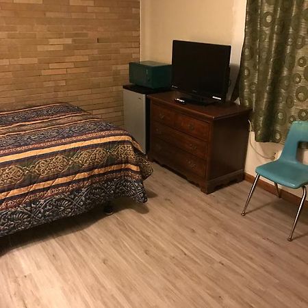 Two Rivers Lakeview Motel מראה חיצוני תמונה