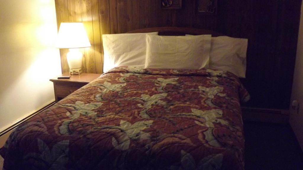 Two Rivers Lakeview Motel חדר תמונה