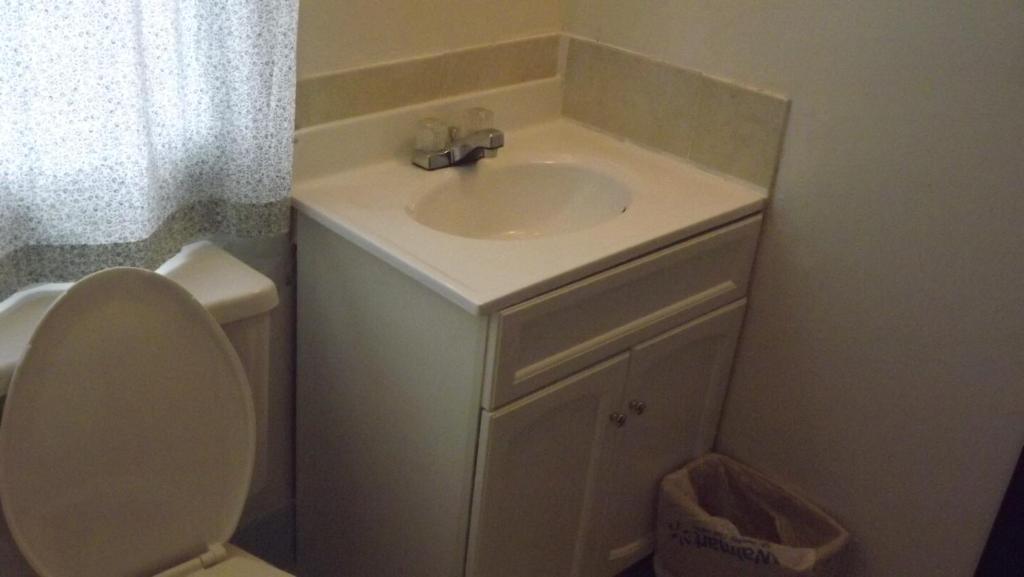 Two Rivers Lakeview Motel חדר תמונה