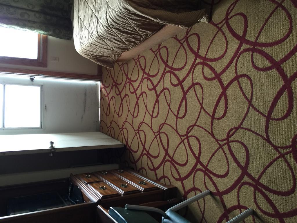 Two Rivers Lakeview Motel מראה חיצוני תמונה