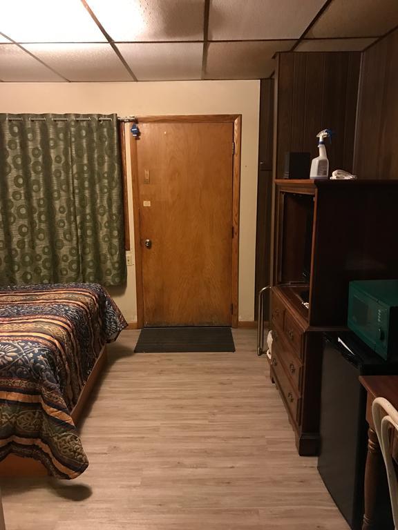 Two Rivers Lakeview Motel מראה חיצוני תמונה