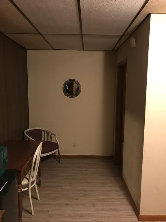 Two Rivers Lakeview Motel מראה חיצוני תמונה