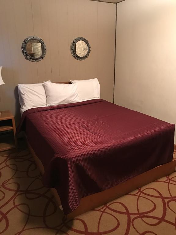 Two Rivers Lakeview Motel מראה חיצוני תמונה