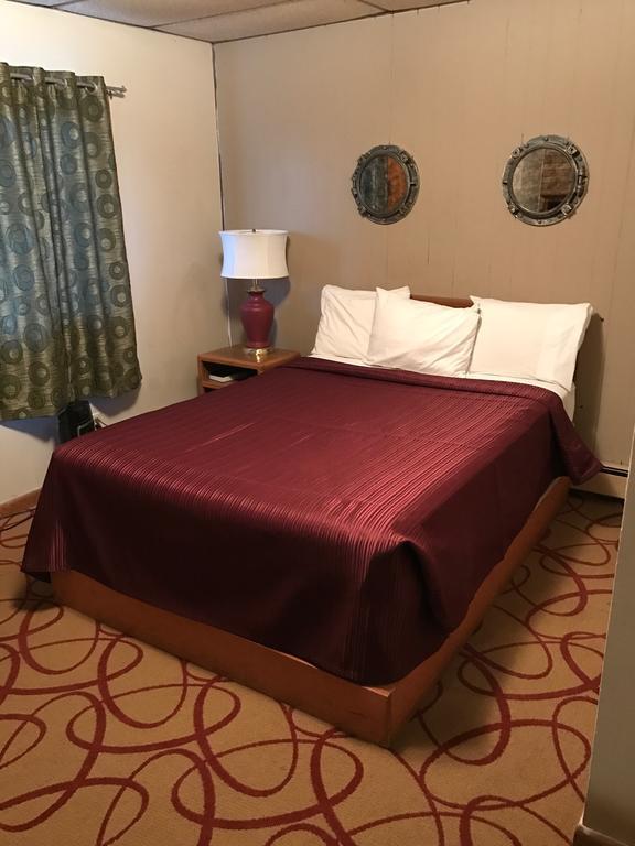 Two Rivers Lakeview Motel מראה חיצוני תמונה
