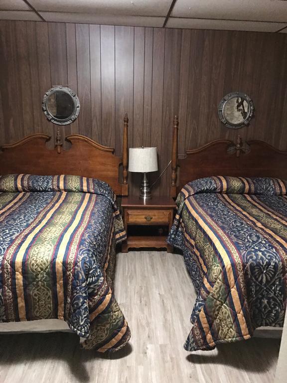 Two Rivers Lakeview Motel מראה חיצוני תמונה